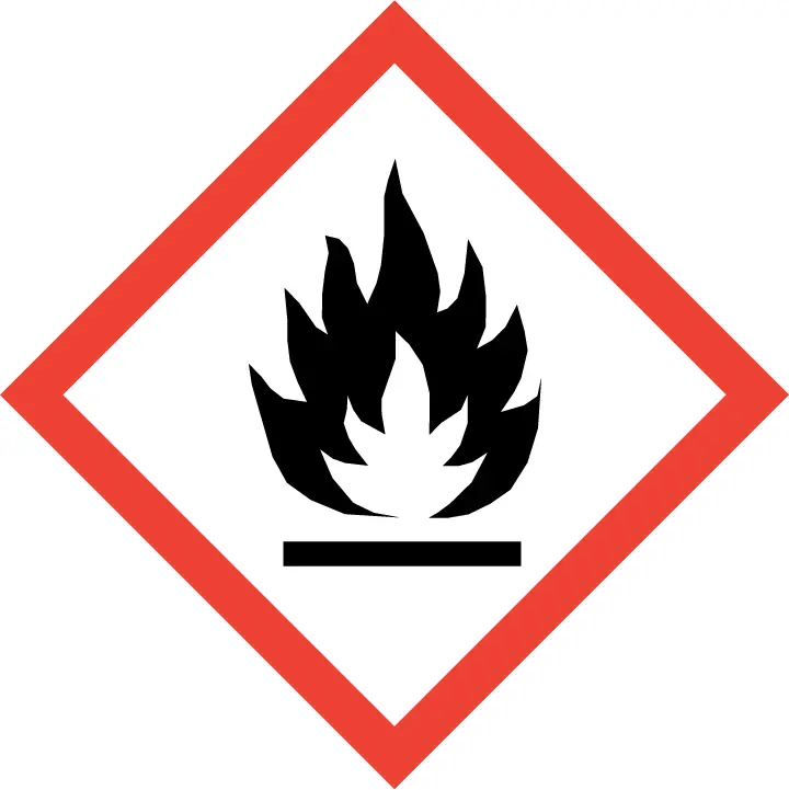 Étiquette GHS 02 inflammable (liquide, solide ou gaz) – étiquette de sécurité chimique dans la région du Valais romand