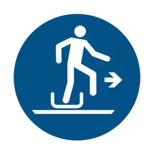 Panneau d'obligation ISO 7010 M051 sortie luge a droite obligatoire – signalétique d'obligation à Sierre dans le canton du Valais (Suisse)