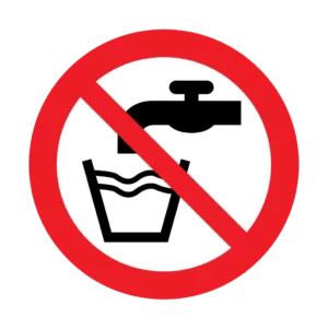 Panneau d'interdiction ISO 7010 P005 eau non potable – panneau de restriction en Suisse romande