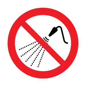 Panneau d'interdiction ISO 7010 P016 ne pas pulveriser deau – signalétique d'interdiction dans le canton du Valais