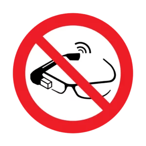 Panneau d'interdiction ISO 7010 P044 lunettes intelligentes interdites – signalisation d'accès interdit dans la région du Valais romand